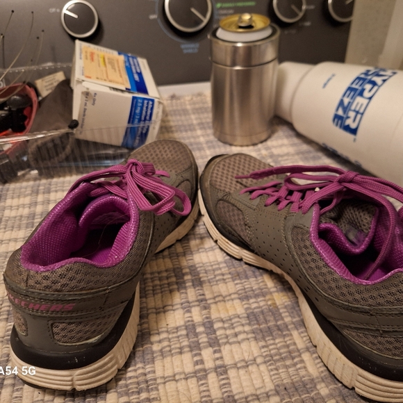 Sketchers size 6 - Picture 4 of 4